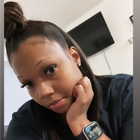 Meet your Posher, Adrianne - Picture 1 of 1